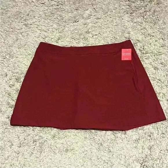 NWT SPANX Sunshine Skort, 6" Sz L in dark cherry - Picture 2 of 5